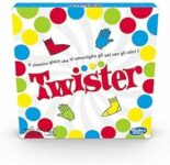 Hasbro Gaming Twister Gioco in Scatola, Include 1 Tappeto Twister, 1 Ruota e le Istruzioni, Versione 2020 in Italiano, Multicolore – B082WV8TCZ