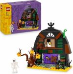 LEGO Granaio di Halloween – Giocattolo da Esposizione con una Minifigure di Scheletro e Accessori Spaventosi tra cui un Pipistrello e Lampade – Regalo Creativo per Bambini e Bambine da 8 Anni – 40721 – B0DMMSCRS3