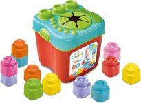 Clementoni Soft Clemmy – Touch, Build And Play Sensory Bucket, Bambini 6-36 Mesi, Cesto Raccoglitore 15 Mattoncini, Gioco Prima Infanzia, Sviluppa Manualità e Percezione Tattile, Made in Italy, 17807 – B0BSR8PPTH